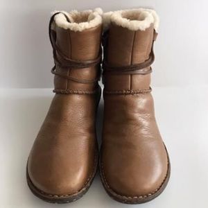 Women UGG Leather boots  size 10